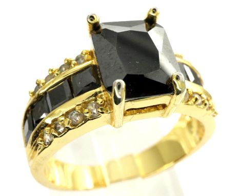 10ct gold ring set with black tourmaline and CZ, size U, 6.5g. P&amp;P Group 1 (£14+VAT for the first lot and £1+VAT for subs