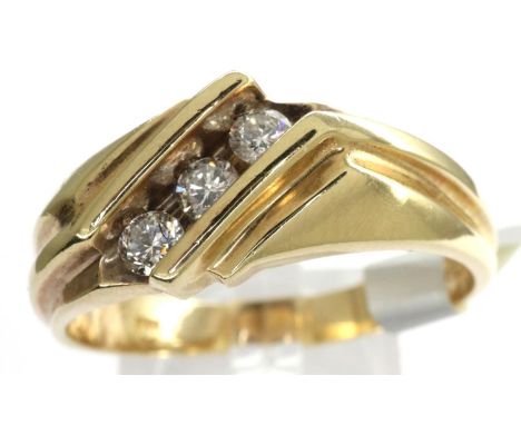 14ct gold gents heavy three stone diamond ring, approximately 0.50ct, size Z and a half, 8.0g, RRP £1000. P&amp;P Group 1 (£1