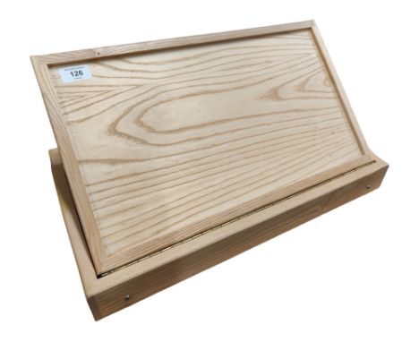 ARTIST'S PORTABLE EASEL 