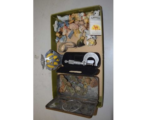 Mixed Lot: Various Wade Whimsies, AA badge and other items
