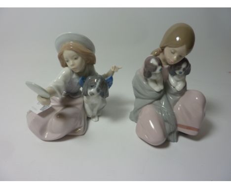 Two Lladro figurines - 'Who's the Fairest' No. 5468 and 'Snuggle Up' No. 6226, H 16.5 cm  Condition Report Click here for fur