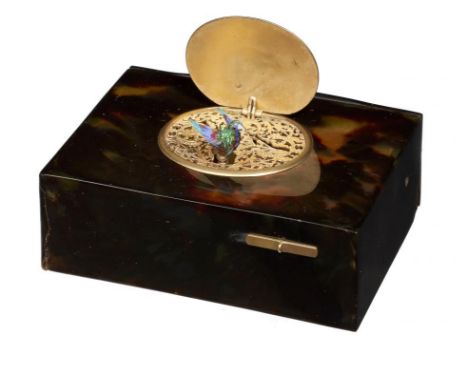 A TORTOISESHELL SINGING BIRD BOX, PROBABLY BONTEMS, PARIS, EARLY 20TH C the lid engraved with birds on a branch, 9.8cm w, key