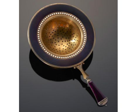 A NORWEGIAN SILVER GILT AND PURPLE GUILLOCHE ENAMEL TEA STRAINER, EARLY 20TH C with border of white enamel paillons, 11.5cm l