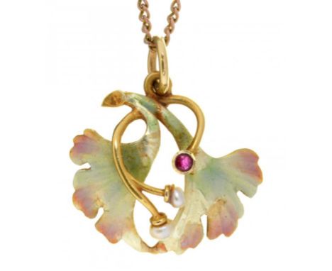 LAUER &amp; WIEDMANN.  A GER MAN JUGENDSTIL RUBY, BAROQUE PEARL AND GOLD AND TRANSLUCENT ENAMEL PENDANT, PFORZHEIM, C1910  20