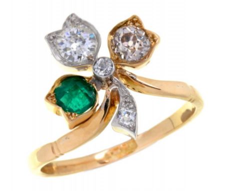 AN EMERALD AND DIAMOND FLOWER RING, EARLY 20TH C  in gold marked 18ct, 3.9g, size K++Good condition