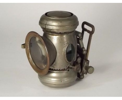 LUCAS LAMP.
A Lucas Ltd., 'Captain', nickel cycle lamp.
