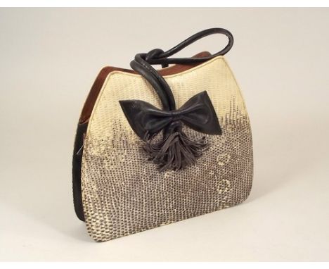 HANDBAG.
A leather lined, snakeskin & black leather vintage handbag.
21 x 23cm.