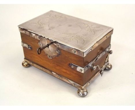 TEA CADDY.
An oak tea caddy, with silver plated lid & mounts.
12 x 19cm.