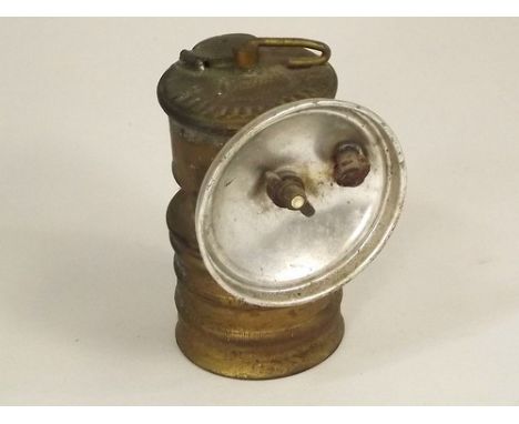 MINER'S LAMP.
A 1930's miner's carbide hat lamp, by Premier.
Height 10cm.
