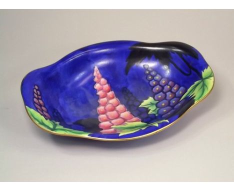 CARLTON WARE.
A Carlton Ware Handcraft dish.
25cm.