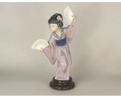 LLADRO FIGURE.
A Japanese Lladro figure, Madam Butterfly.
Height 29.5cm.