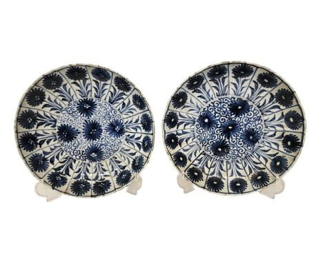 Pair of 18thC Kraak Chinese Kangxi Blue and White Aster dishes. Decorated with borders of Aster centralised aster and scroll 