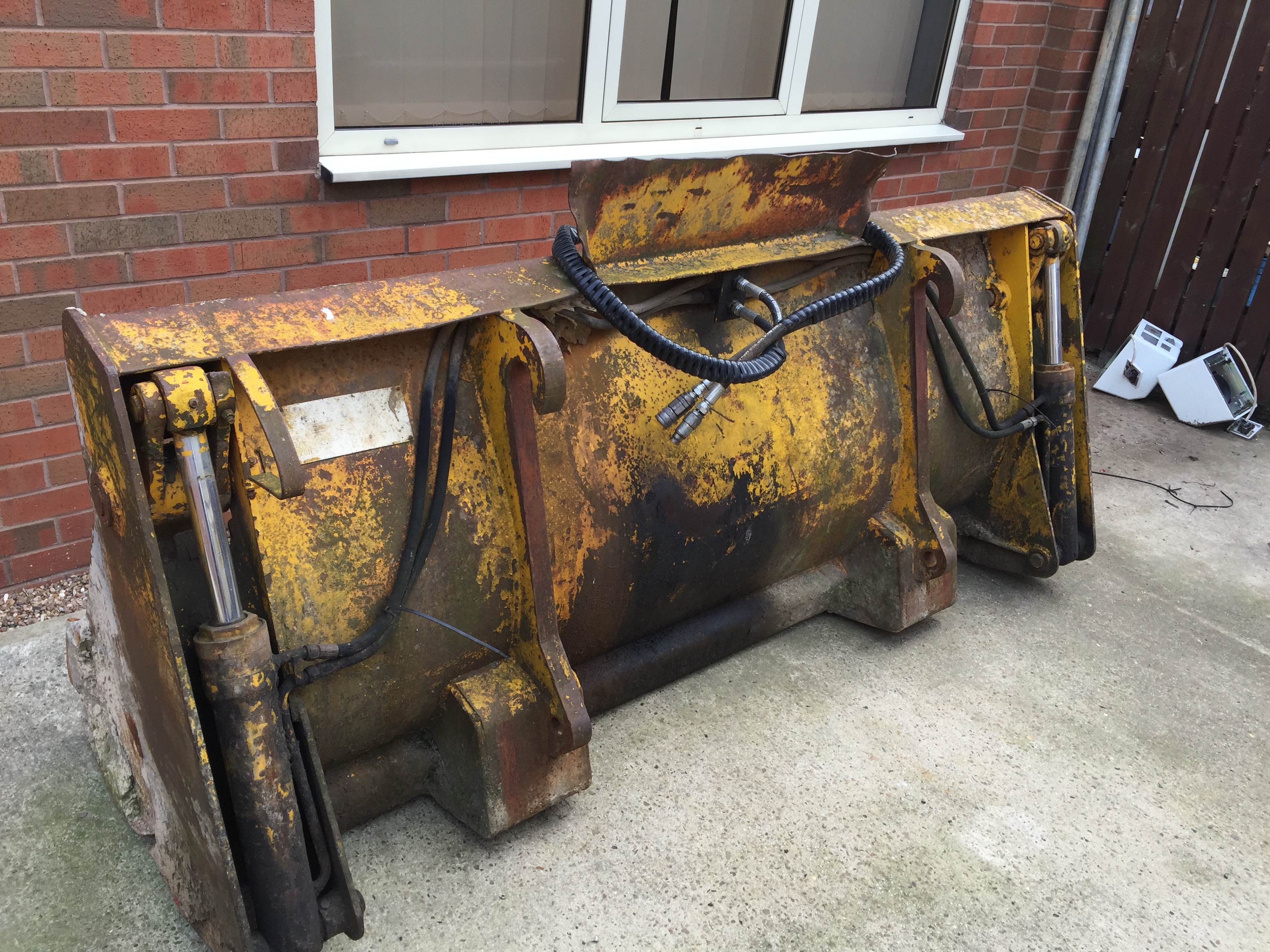 JCB 4 in 1 Bucket for JCB 500 Series Telehandler 45 41200 90 0.9M3 To be collected from Loach Co