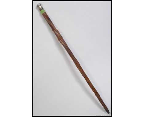 A silver knop top walking stick. The tapered rustic shaft with silver top being hallmarked for London. H90cm 