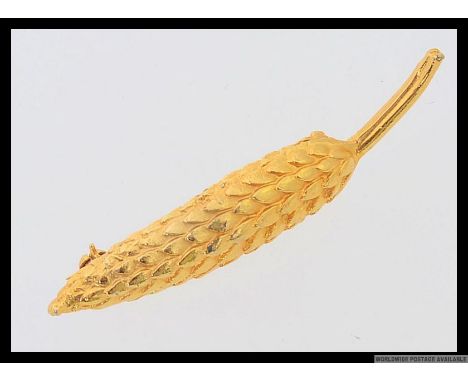 A vintage yellow metal brooch stylized in the shape of an ear of wheat / corn. Length 6.5cms. Weight 11g.