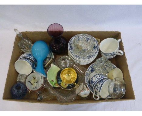 An assortment of ceramics and glassware, including an opaline ewer, a Worcester Locke & Co. bowl, etc.