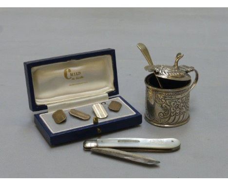 A silver mustard pot with blue glass liner, maker HA, Sheffield 1898, a pair of 9ct gold on silver cuff links and a silver an