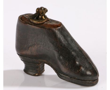 George III leather novelty snuff box in the form of a shoe, with brass handle to the removable lid, cobbled heel and sole, 9.