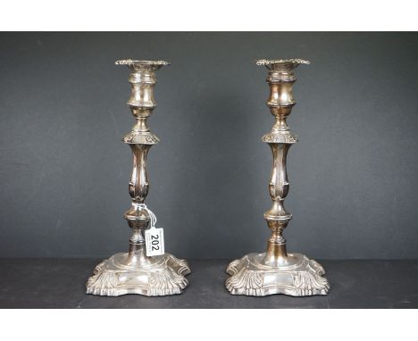 A pair of fully hallmarked sterling silver candlesticks, assay marked for Sheffield and maker marked for Mappin &amp; Webb. 