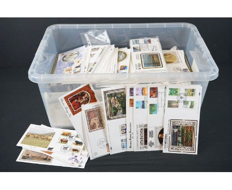 A large collection of mainly British first day covers. 