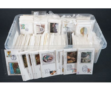 A large collection of mainly British first day covers. 