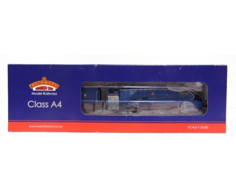 [OO GAUGE]. A BACHMANN NO.31-952B, L.N.E.R. CLASS A4 4-6-2 TENDER LOCOMOTIVE 'MALLARD', 4468  garter blue livery, boxed.