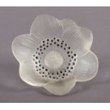 TISCHDEKORATION, farbloses, teilw. satiniertes Glas, L 11, gemarkt LALIQUE