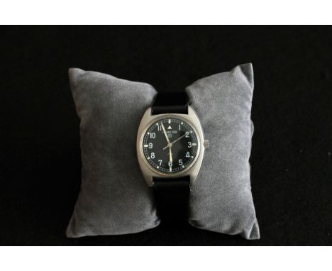 Hamilton "British Military Wristwatch", W10 - 6645 - 99, 523 - 8290, No. 518 / 73, ungeprüftes mechanisches Uhrwerk, läuft an
