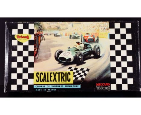"Scalextric" - Meccano Tri-Ang Modellrennbahn mit zwei Fahrzeugen in originaler Kartonage mit Anleitung. Ungeprüft und nicht 