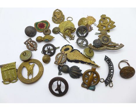 Military cap badges, buttons and a WWI Victory medal to 120091 Pte. W.H. Morgan Notts &amp; Derby R. 