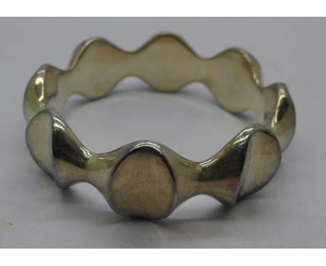 A .925 silver bangle by Arthur Kaplan, boxed 