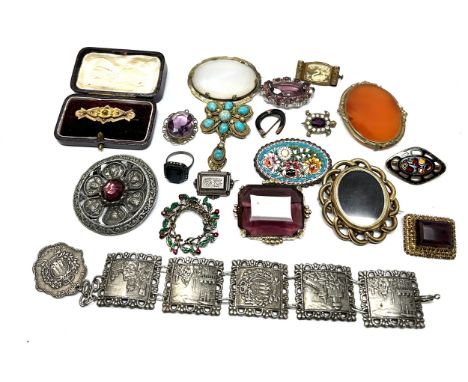 Selection of antique / vintage costume jewellery 