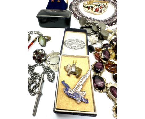 Selection of antique / vintage costume jewellery 
