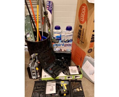 PARCEL OF GARDEN TOOLS, to include three-section ladder, Paint Pod Roller System kit and paint, long handled garden tools, ca
