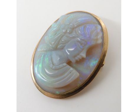 AN ITALIAN YELLOW METAL MOUNTED OPAL CAMEO PENDANT BROOCH length including bail 3.7cm x 2.2cm. hand carved opal cameo approx 