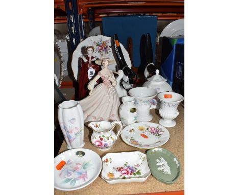 A GROUP OF CERAMICS, to include a Royal Worcester figure of HM Queen Elizabeth II to celebrate 'The Queen's 80th Birthday 200