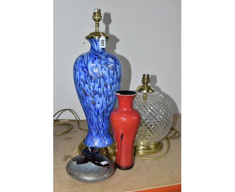 A GROUP OF TWO TABLE LAMPS AND TWO VASES, comprising a squat form Mdina Glass vase, a flame coloured Caithness vase, Ebony ra