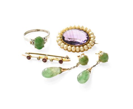 A Small Quantity of Jewellery, comprising of an amethyst and split pearl brooch, measures 3.0cm by 2.4cm; a 9 carat gold garn