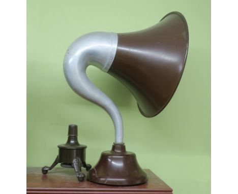 A horn radio speaker,  BTH Type C2, with internal fret (cracks on bakelite base); and  a Burndept tripod speaker base (2) (Co