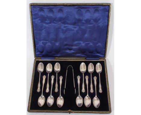 Set of Twelve Edwardian silver teaspoons, together with matching sugar tongs, in a fitted case (London 1908), maker William H
