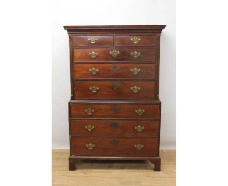 George III mahogany chest on chest with dentil moulded cornice and two drawers over three long drawers between canted reeded 