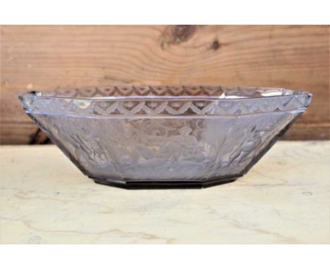 Art Deco Orrefors finely etched and engraved faceted bowl by Simon Gate, decorated with figures, signed, dated and numbered t