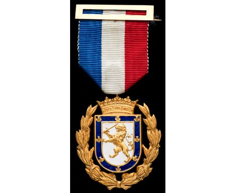 An official gold Merit Medal presented by the City of Santiago de Chile to the Head of the Organising Committee of the 1962 W