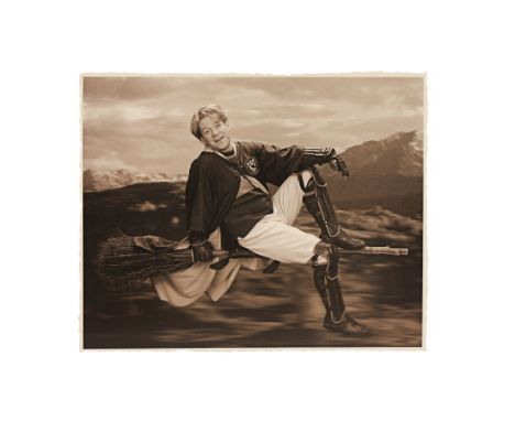 HARRY POTTER AND THE CHAMBER OF SECRETS (2002) - Gilderoy Lockhart (Kenneth Branagh) Photograph - A Gilderoy Lockhart (Kennet