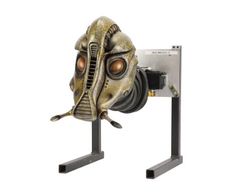 THE FIFTH ELEMENT (1997) - Hero Animatronic Mondoshawan Head - A hero animatronic Mondoshawan head from Luc Besson's sci-fi a