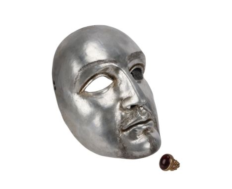 KINGDOM OF HEAVEN (2005) - King Baldwin's (Edward Norton) Ring and Prototype Mask - King Baldwin's (Edward Norton) ring and p