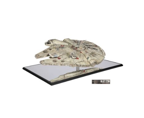STAR WARS: THE EMPIRE STRIKES BACK (1983) - Light-up Master Replicas Signature Edition Millennium Falcon - A Master Replicas 
