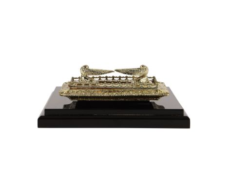 INDIANA JONES AND THE RAIDERS OF THE LOST ARK (1981) - Ark of the Covenant Lid Model Miniature - An Ark of the Covenant lid m