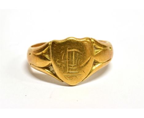 A GENT'S 18CT GOLD SHIELD FRONTED SIGNET RING with monogrammed initials, grooved shoulders to hallmarked 18ct gold shank, rin