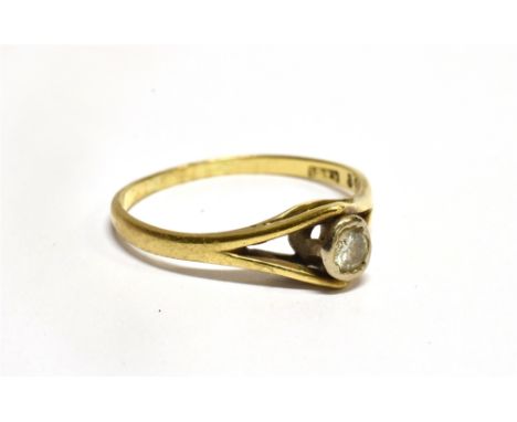 A DIAMOND SOLIATIRE 18 CARAT GOLD RING  the round brilliant cut diamond rub over set, weighing approx. 0.20 carat, ring size 